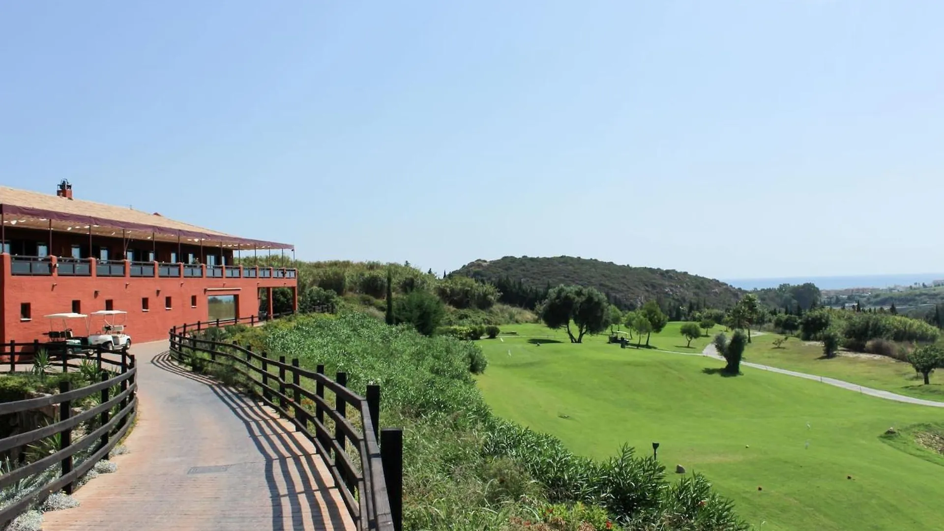 Modern 3 Bedroom Penthouse In Casares Costa - Bbq Apartmán