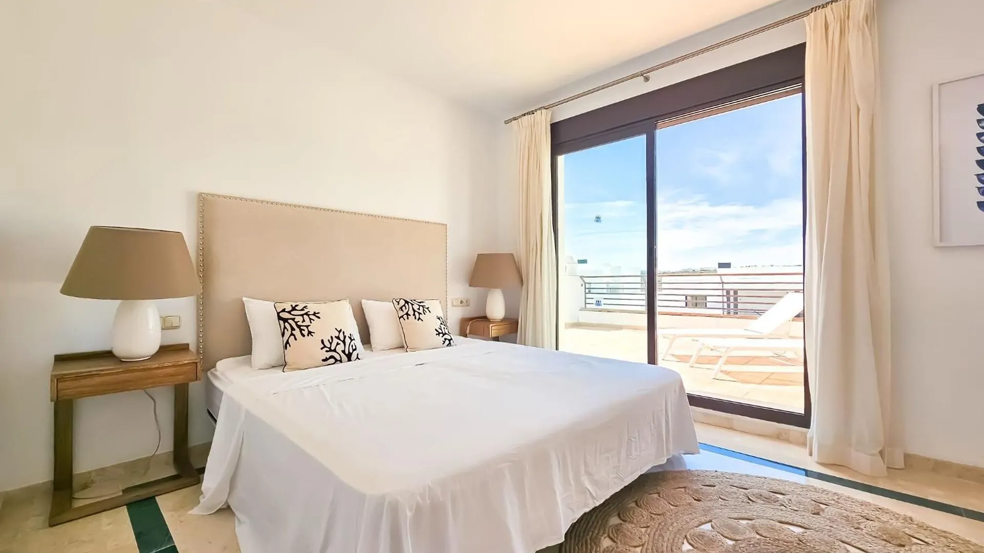 Modern 3 Bedroom Penthouse In Casares Costa - Bbq Spain