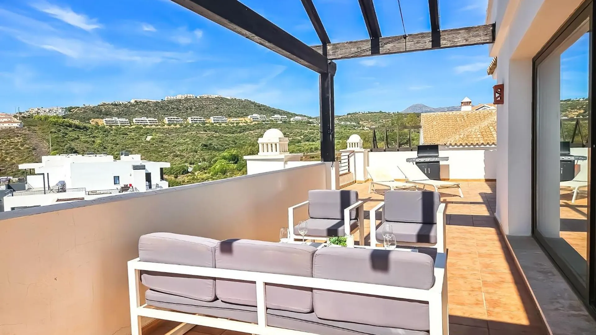 Modern 3 Bedroom Penthouse In Casares Costa - Bbq 0*,