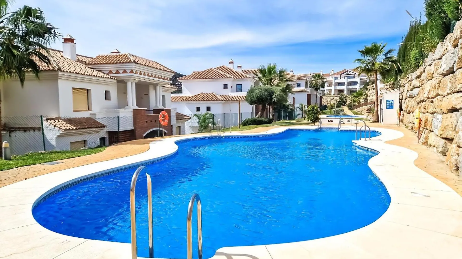 Modern 3 Bedroom Penthouse In Casares Costa - Bbq