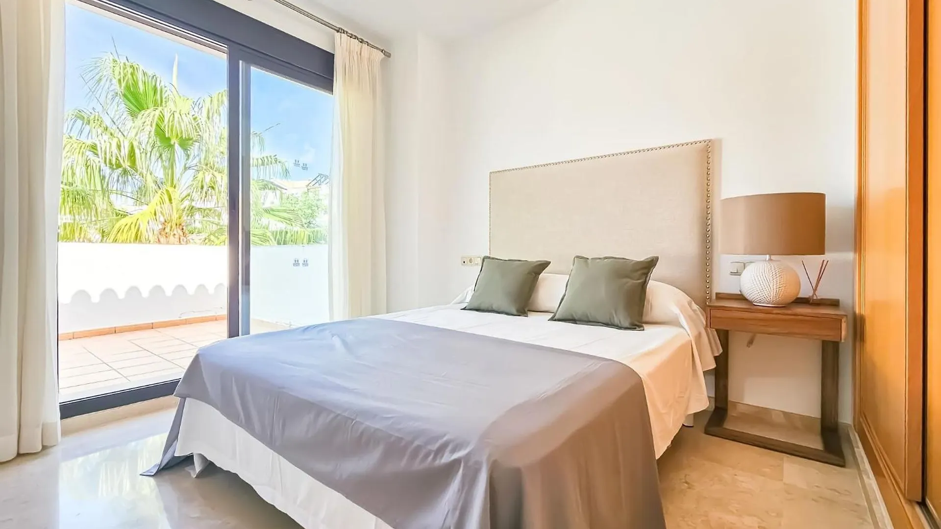 Modern 3 Bedroom Penthouse In Casares Costa - Bbq