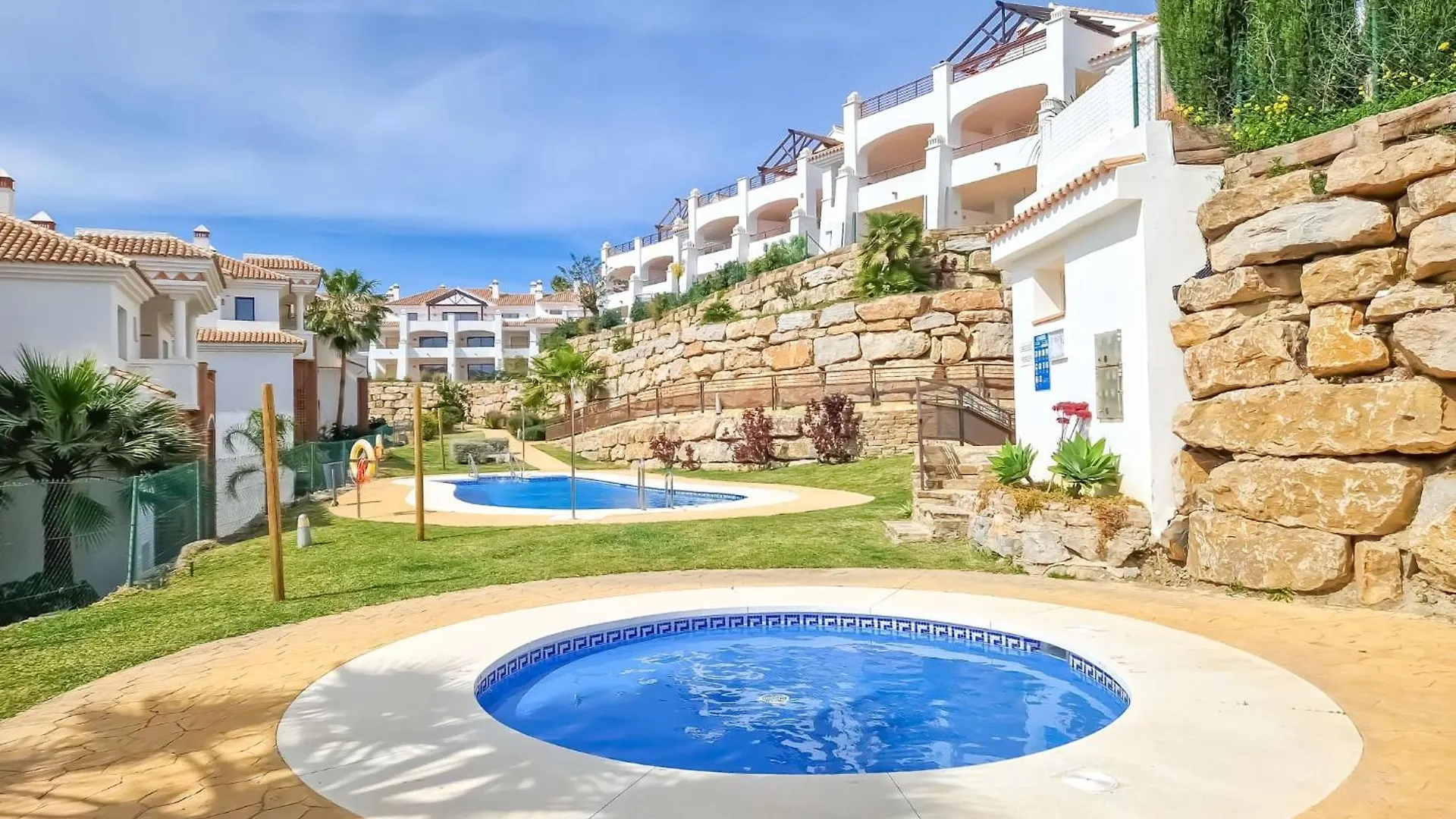 Modern 3 Bedroom Penthouse In Casares Costa - Bbq
